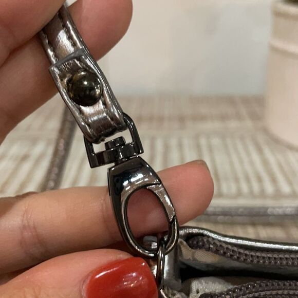 Danielle Nicole Metallic Crossbody Bags - Picture 13 of 16